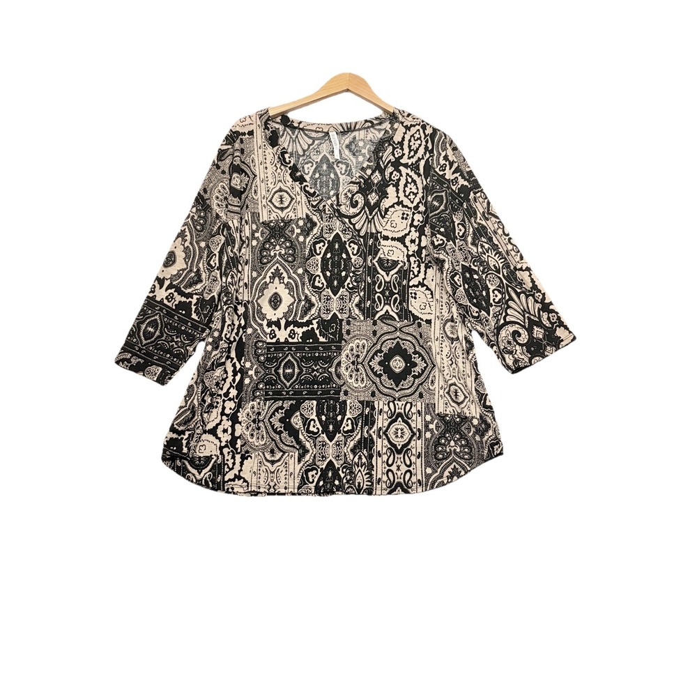 Dear Scarlett Tunic Top Size 2X Plus Artsy Curved Hem Paisley Print Blouse Flowy